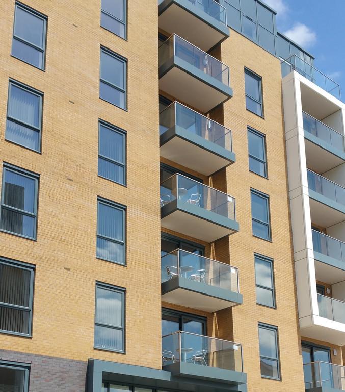 Contemporary Apartments With Secure Parking Reading Exterior photo