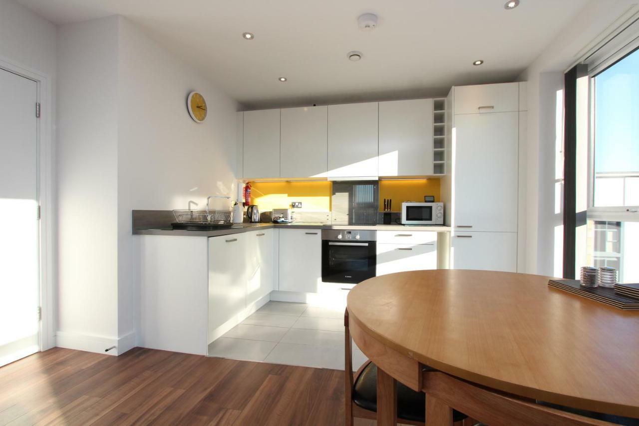 Contemporary Apartments With Secure Parking Reading Exterior photo